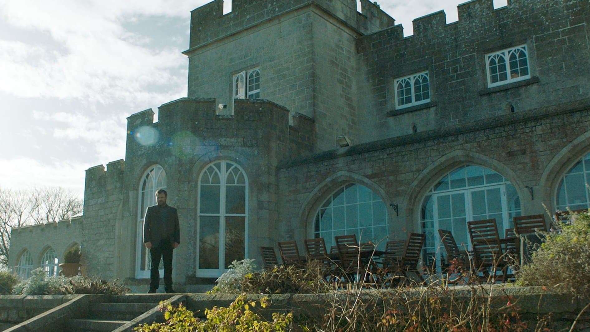 Mutlu Yıllar, Colin Burstead