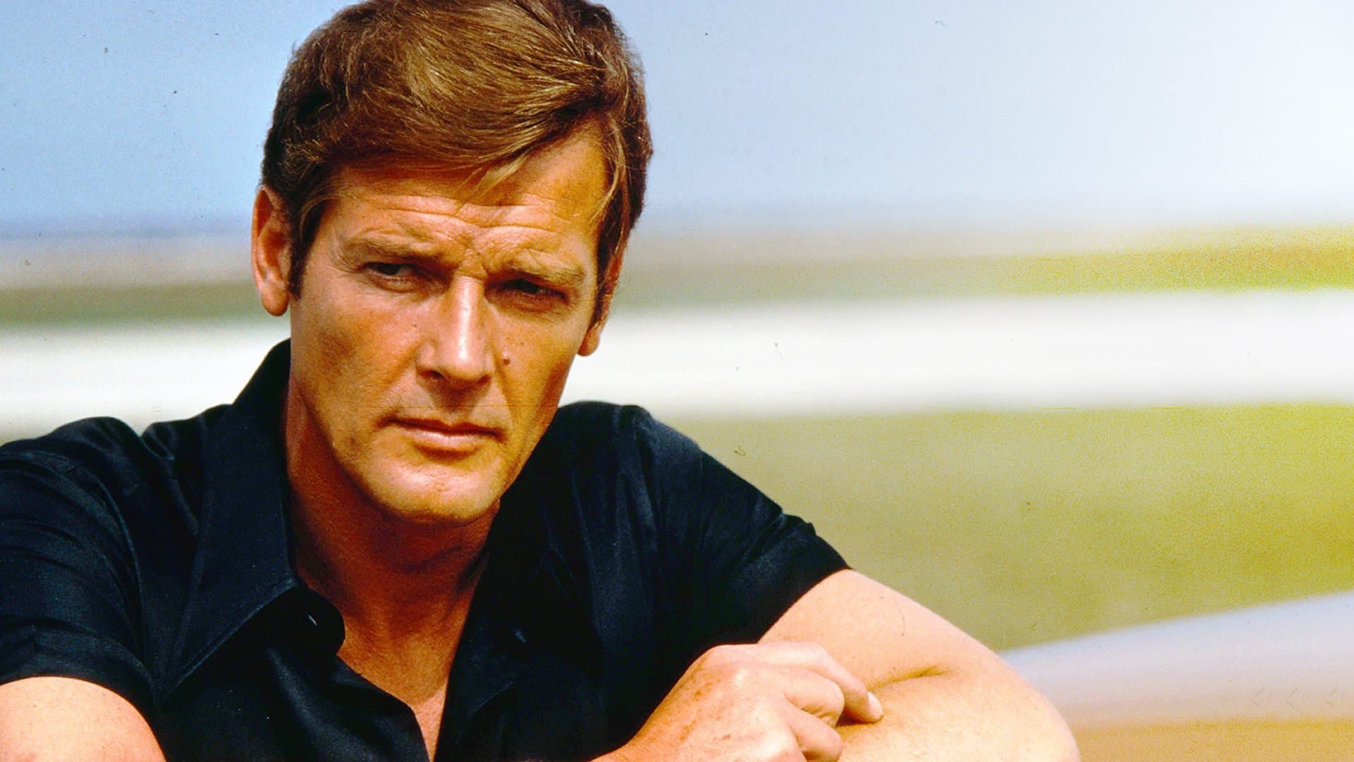 Roger Moore'dan Sevgilerle